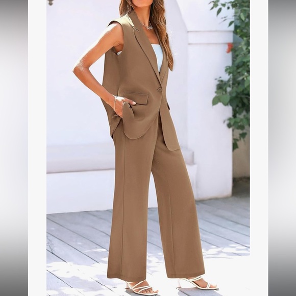 Women’s sleeveless suit and wide pant set - Picture 7 of 8